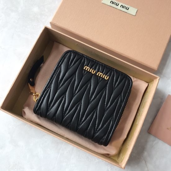 Miu Miu Wallet Multi Slot Large Capacity Design 5M0522
