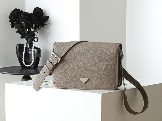 Prada Smooth Leather Versatile Messenger Bag 2VD075