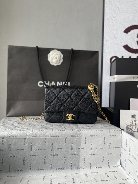 Chanel Heart Chain Shoulder Bag AS3829