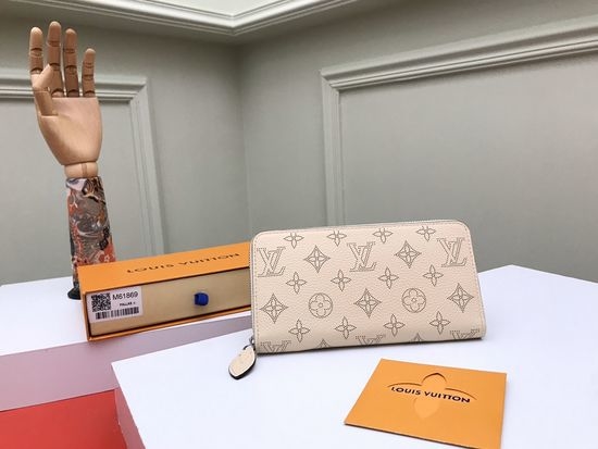 Louis Vuitton LV Zippy Mahina Leather Wallet M61869