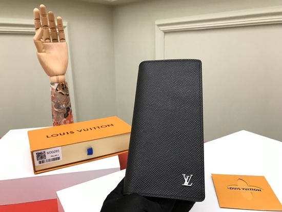 Louis Vuitton LV Brazza Taga Leather Wallet M30285