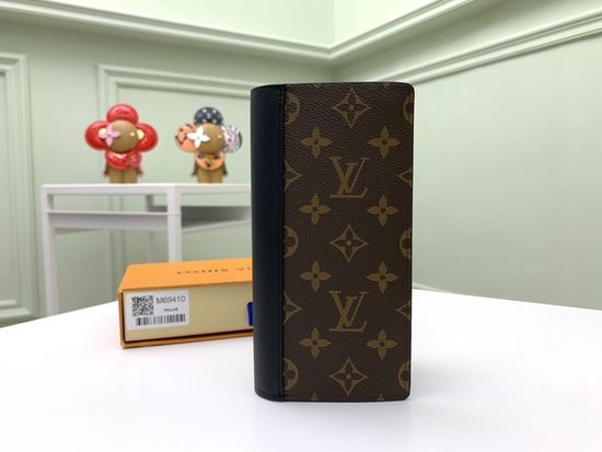 Louis Vuitton LV Brazza Wallet Multi Compartment M69410