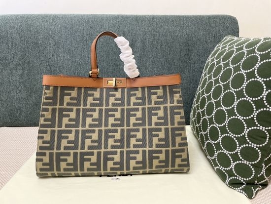 Fendi Peekaboo X-Tote Shopping Bag 674