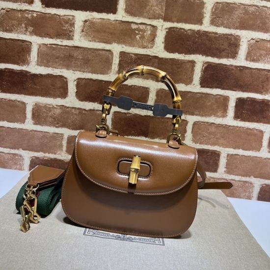 Gucci Leather Handbag Brown 675797