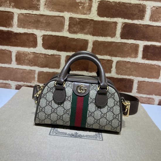 Gucci Textured Leather Shoulder Bag 724606