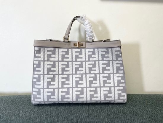 Fendi Simple Large Capacity Tote 8265A