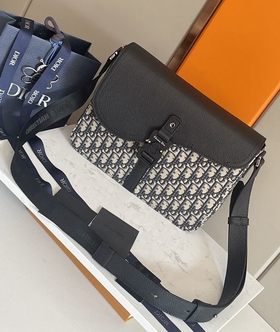 Christian Dior CD Saddle Messenger Bag 93363