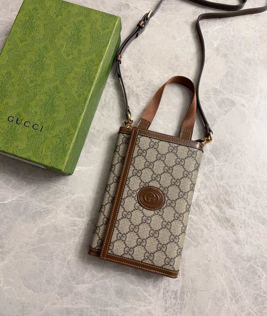 Gucci Interlocking G Clutch Convertible Strap 724358
