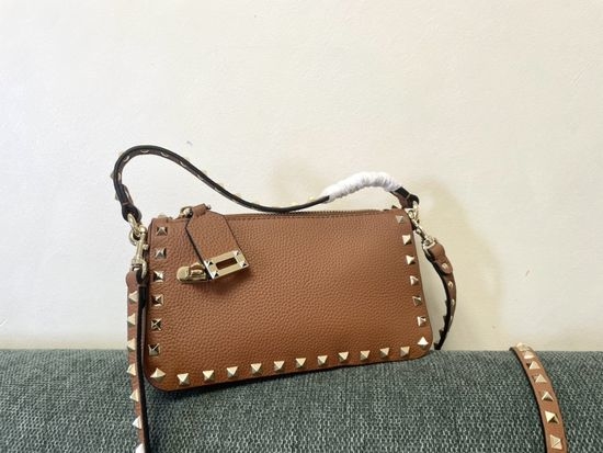 Valentino Garavani Rockstud Grainy Leather Crossbody Bag 5500