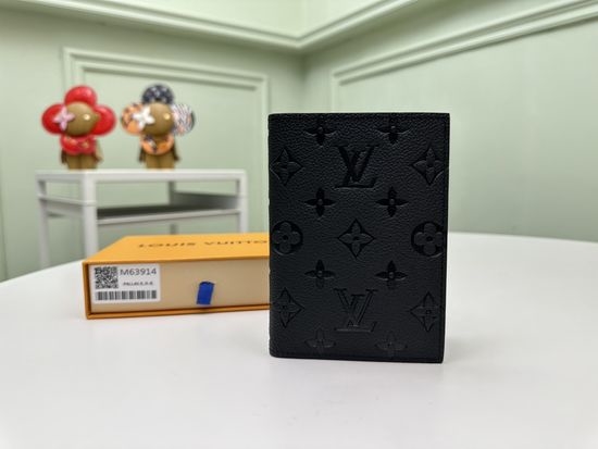 Louis Vuitton LV Classic Pattern Travel Passport Cover M63914