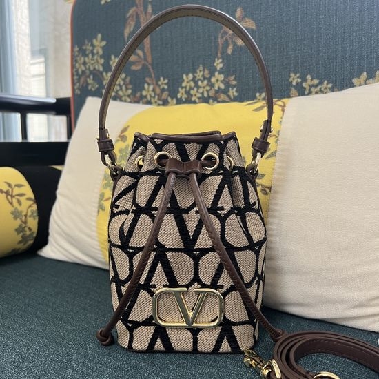 Valentino GARAVANI VLOGO Signature Mini Bucket Bag 2044
