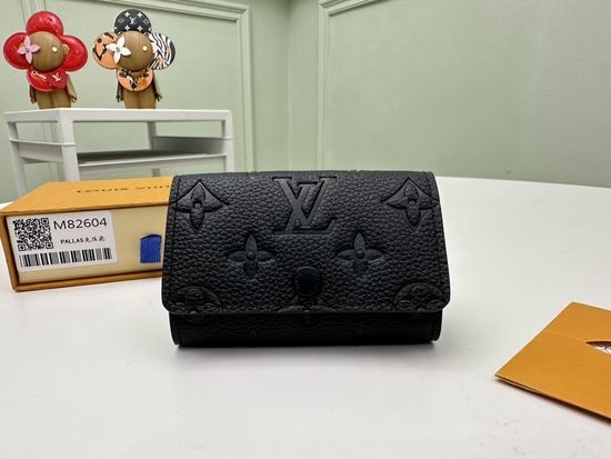 Louis Vuitton LV Taurillon Leather Key Holder M82604
