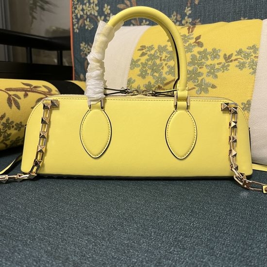 Valentino GARAVANI ROCKSTUD E/W Calfskin Handbag 12478