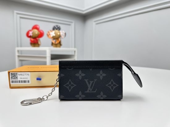 Louis Vuitton LV Voyage Monogram Key Holder M82776