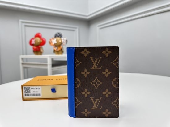 Louis Vuitton LV Passport Holder Monogram M82865