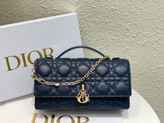 Christian Dior CD Pearl Chain Clutch 18043