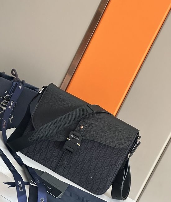 Christian Dior CD Saddle Messenger Bag 93363