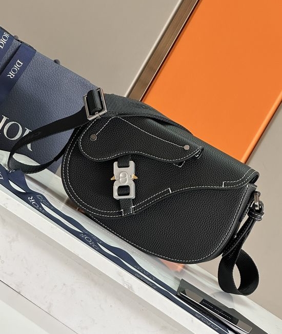 Christian Dior CD Saddle Messenger Bag 93393
