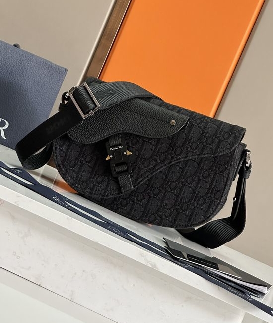 Christian Dior CD Saddle Messenger Bag 93393