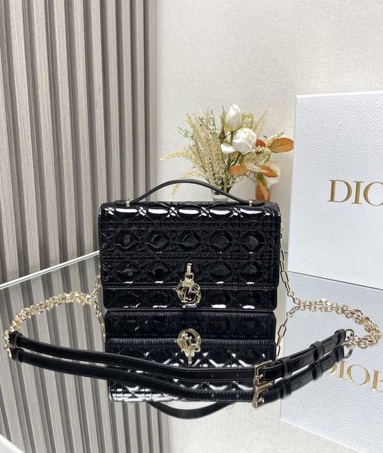 Christian Dior CD MISS Christian Dior CD Cannage Patent Leather Handbag 0810