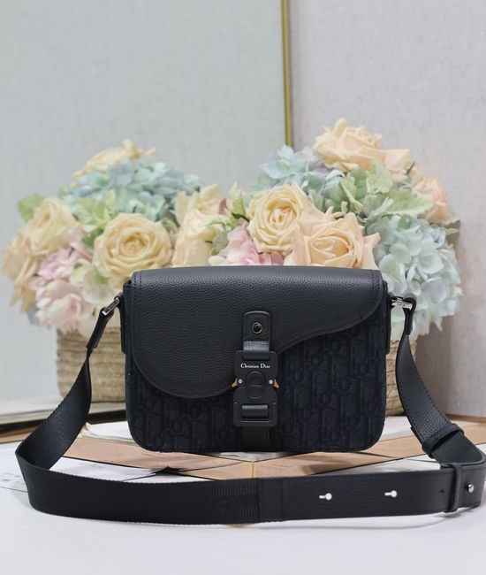 Christian Dior CD Saddle Messenger Bag 049