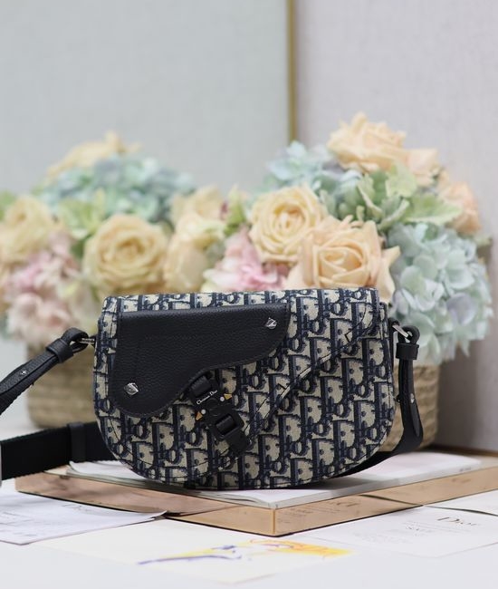 Christian Dior CD Saddle Messenger Bag 325