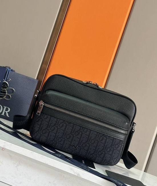 Christian Dior CD Rider 2.0 Leather Messenger Bag 1ESPO340