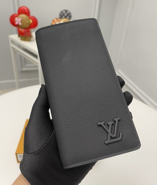 Louis Vuitton LV Aerogram Grain Leather Brazza Wallet M69980