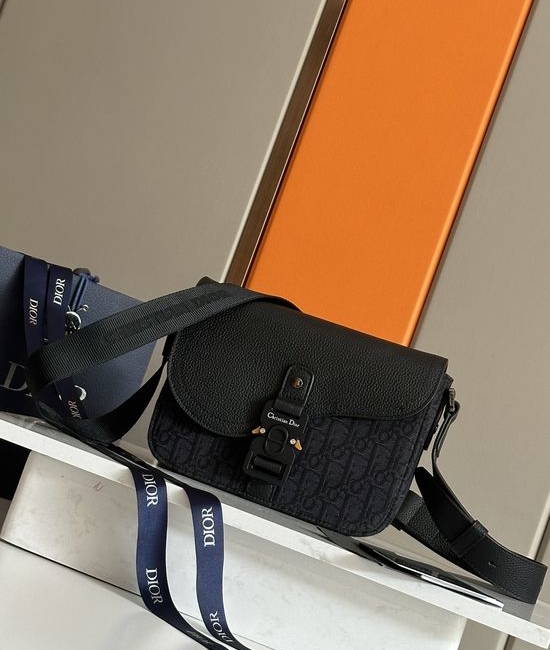 Christian Dior CD Saddle Messenger Bag 93362
