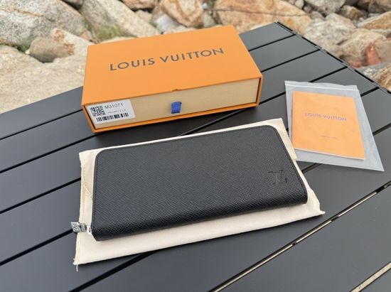 Louis Vuitton LV Zippee Wallet Horizon Leather Wallet M31071