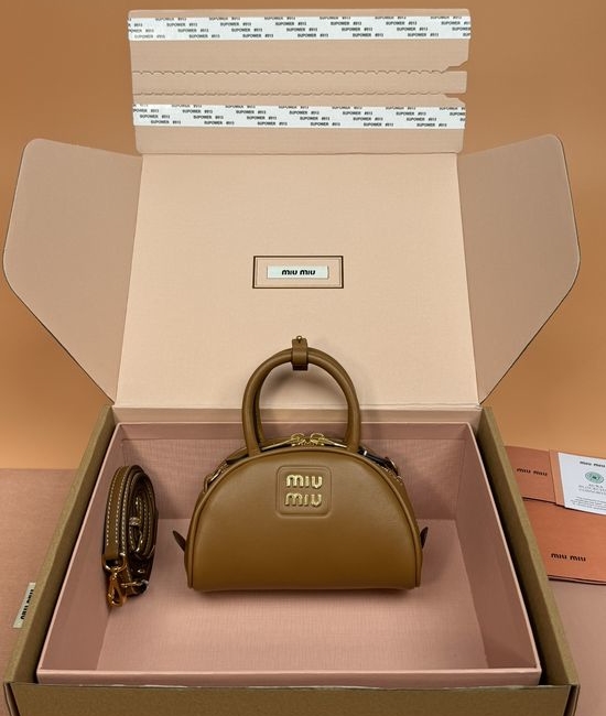 Miu Miu Tote Bag Soft Leather Metal Logo 5BP085