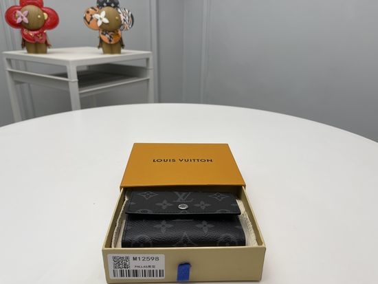 Louis Vuitton LV Victor Monogram Wallet M12598