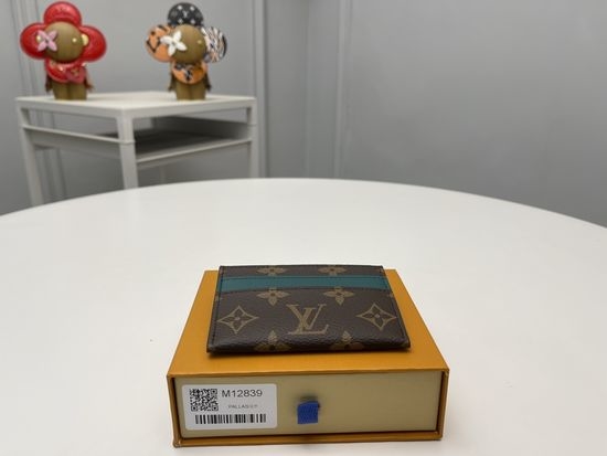 Louis Vuitton LV Monogram Card Holder M12839