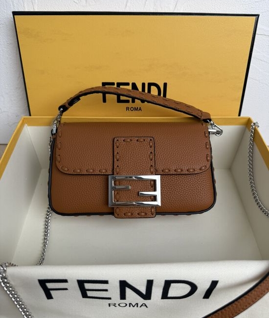 Fendi Baguette Hand-sewn Leather Bag 600S
