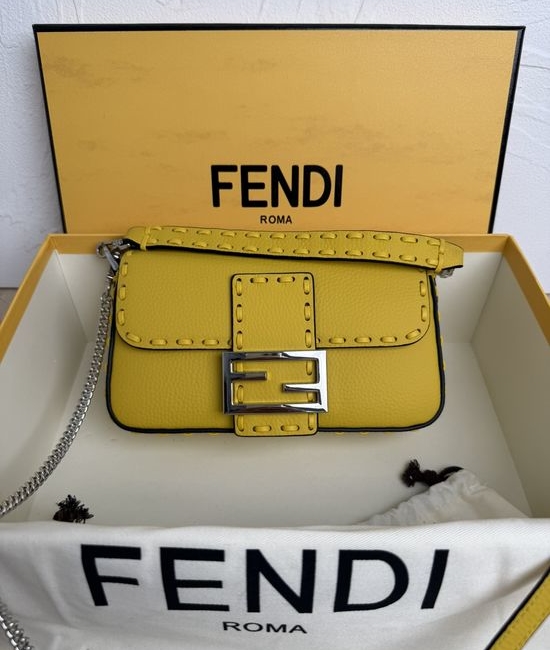 Fendi Baguette Hand-sewn Leather Bag 600S