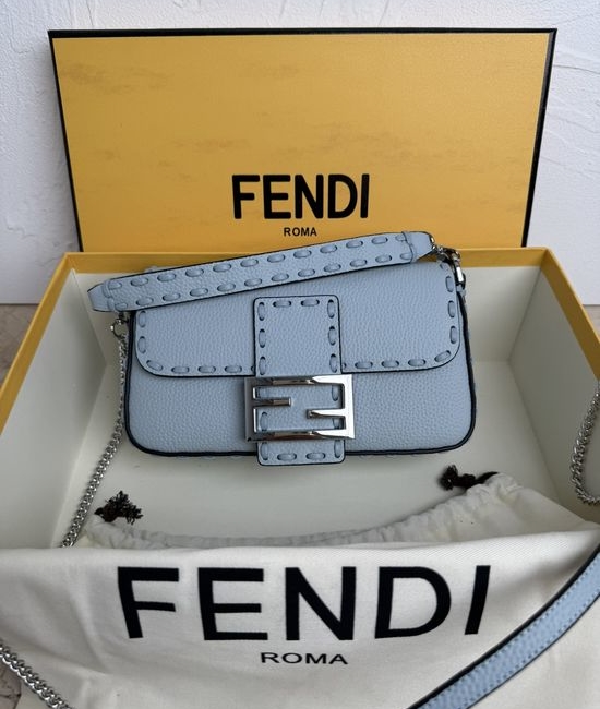 Fendi Baguette Bag Premium Leather 600S