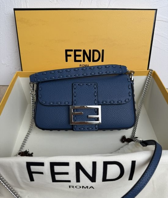 Fendi Baguette Bag Premium Leather 600S