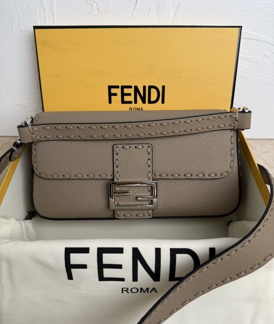 Fendi Baguette Fashion Handbag 600