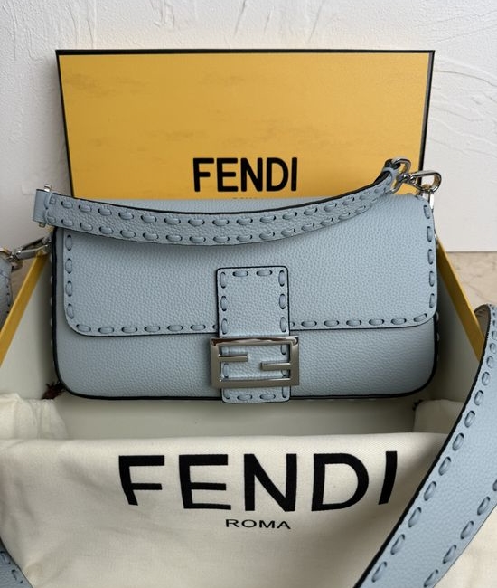 Fendi Baguette Fashion Handbag 600