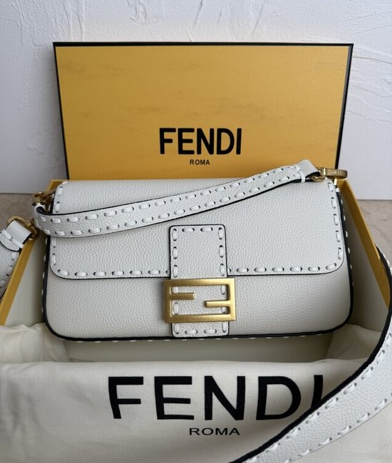 Fendi Baguette Fashion Handbag 600