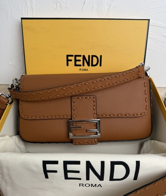 Fendi Baguette Fashion Handbag 600