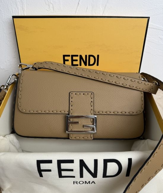 Fendi Baguette Fashion Handbag 600