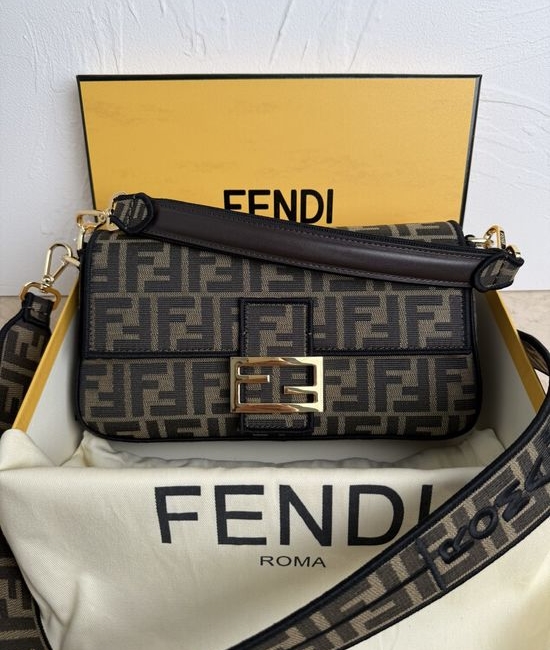 Fendi Iconic Baguette Medium Tote Bag 8038