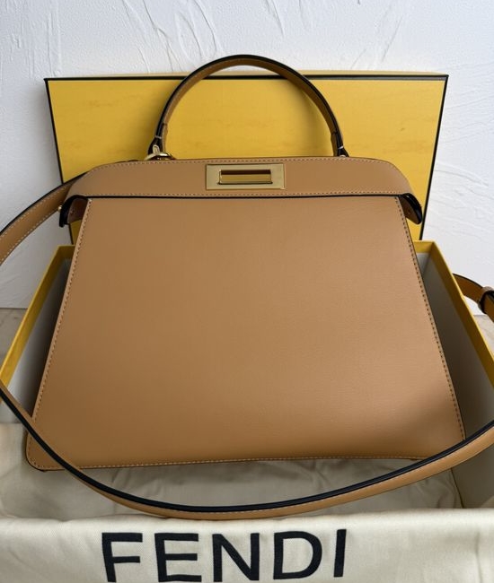 Fendi Peekaboo ISeeU Medium Leather Handbag 8811