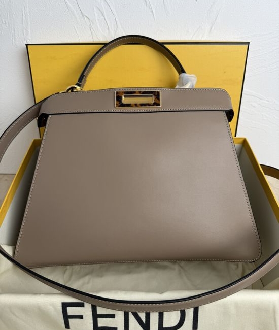 Fendi Peekaboo ISeeU Leather Handbag 8811