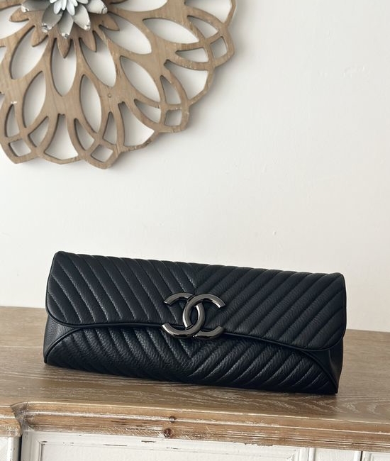 Chanel V-pattern Deerskin Clutch Bag 66023