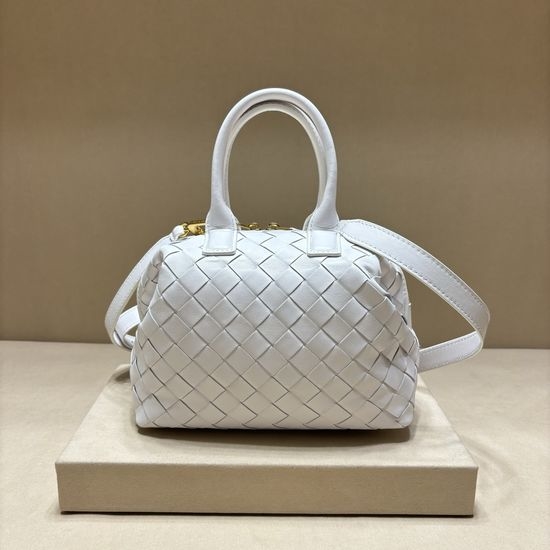 Bottega Veneta BV Intrecciato Woven Leather Bowling Bag 7460