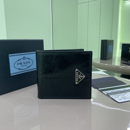 Prada Saffiano Leather Short Wallet 2M0513