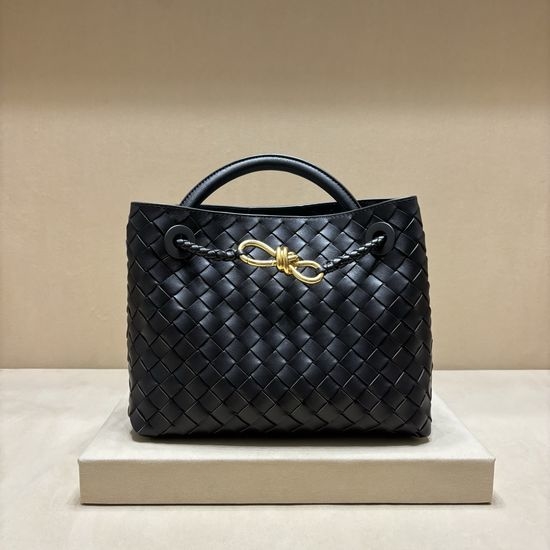 Bottega Veneta BV Intrecciato Woven Handbag 7463