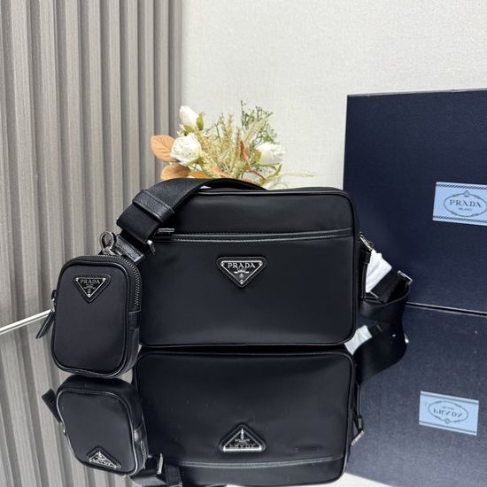 Prada Re-Edition 2005 Shoulder Bag 2VH048